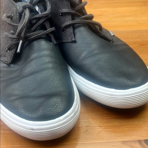 Ben Sherman Black and White Chukka Boots with Minimalist Design - Picture 7 of 16